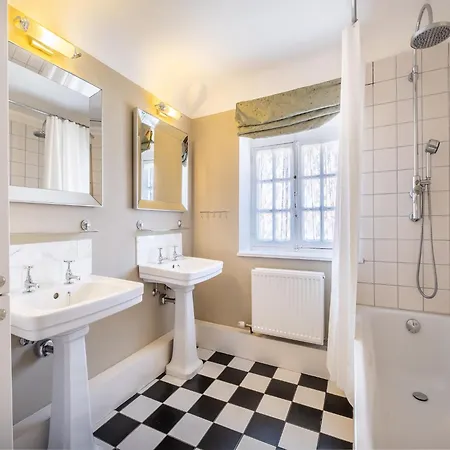 Villa In Near Zeedijk, Cleaning Included *