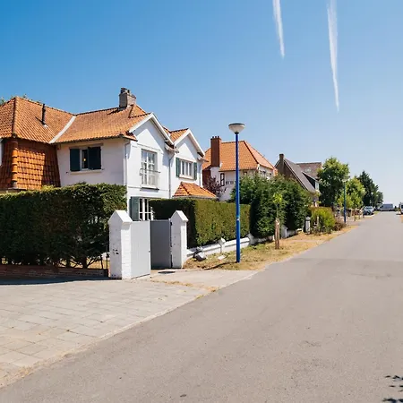 In Near Zeedijk, Cleaning Included *