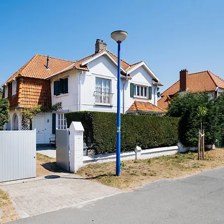 In Near Zeedijk, Cleaning Included Villa *